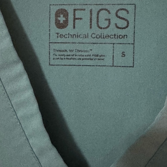 ⚡️ FIGS Teal Blue Scrub Top | V-Neck | Short Sleeve - Picture 4 of 4